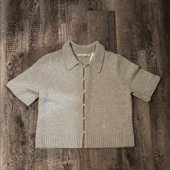 Abercrombie & Fitch Sweaters - Abercrombie and Fitch Short Sleeve Button Up Sweater - Grey - Size Large